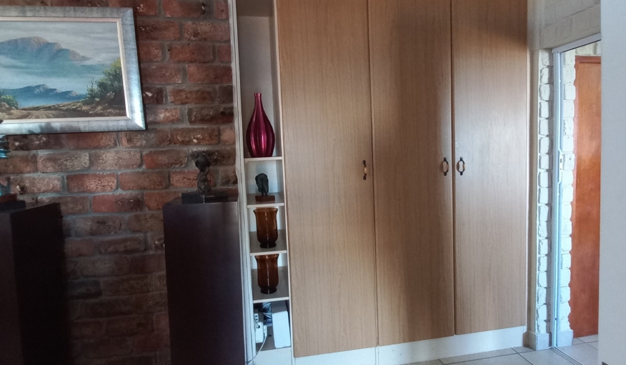 5 Bedroom Property for Sale in Dana Bay Western Cape